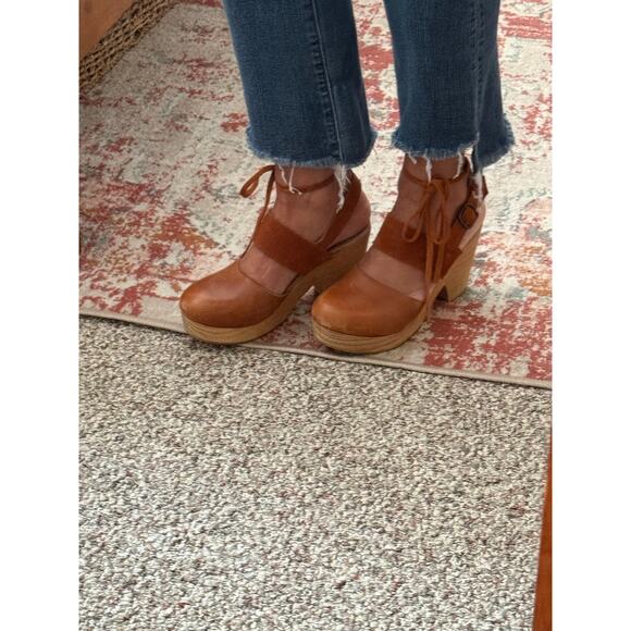 Free People Belmont Style Leather Clogs Size 38 (Fits 7) - Picture 3 of 8